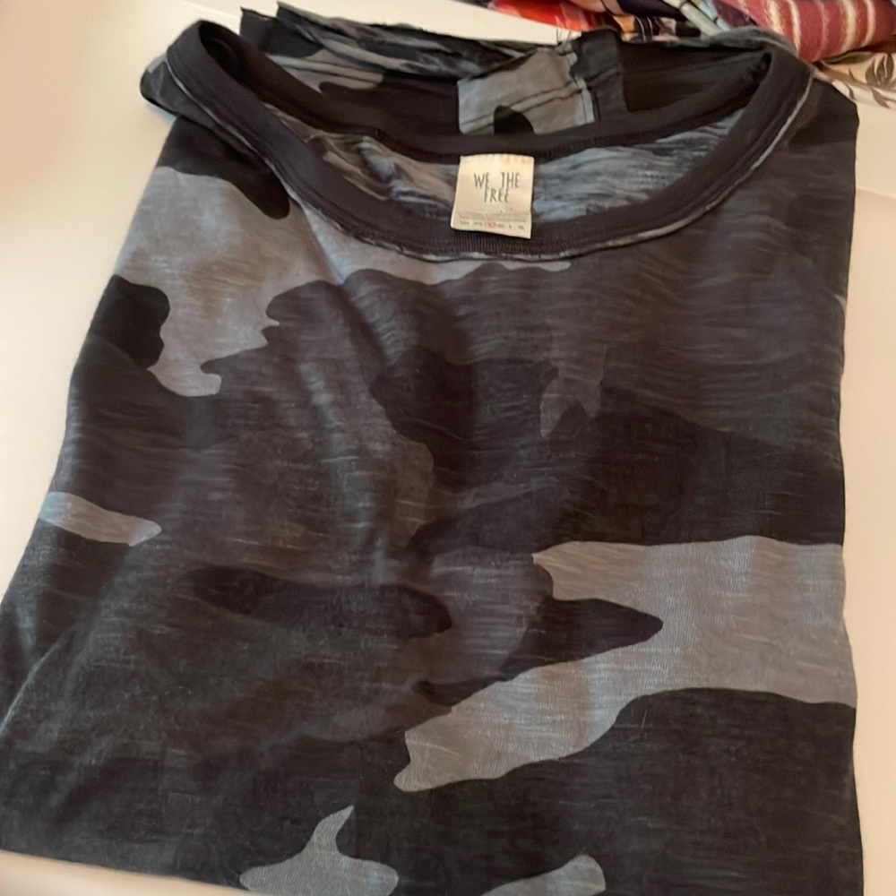 Tee shirt